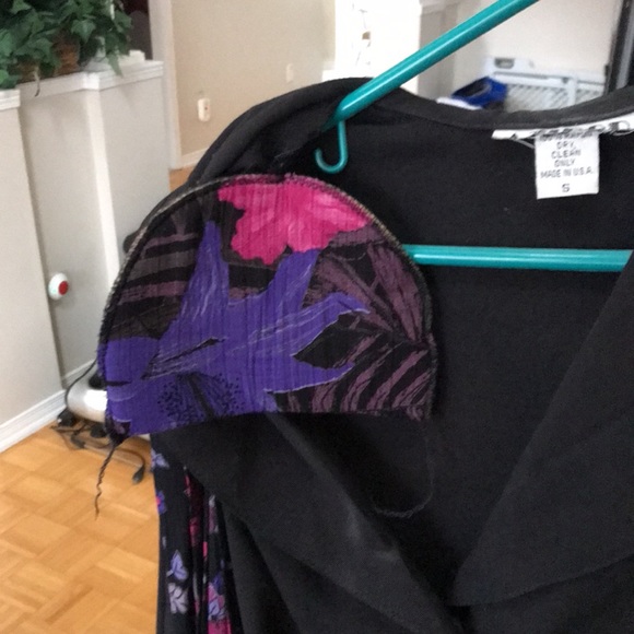 WOMANS DRESS SIZE US SMALL. - Picture 5 of 7